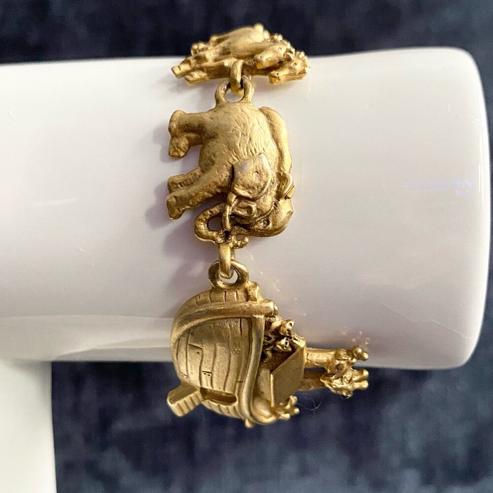 💎AUC Bracelet Matte Gold Tone Noahs Arc Charm Links